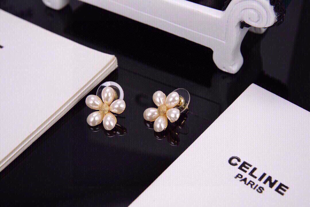 18K Celine Flower Pearls Earrings