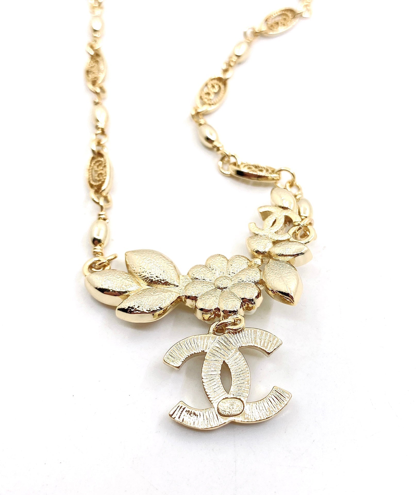 18K  Chanel Flower Pendant Necklace