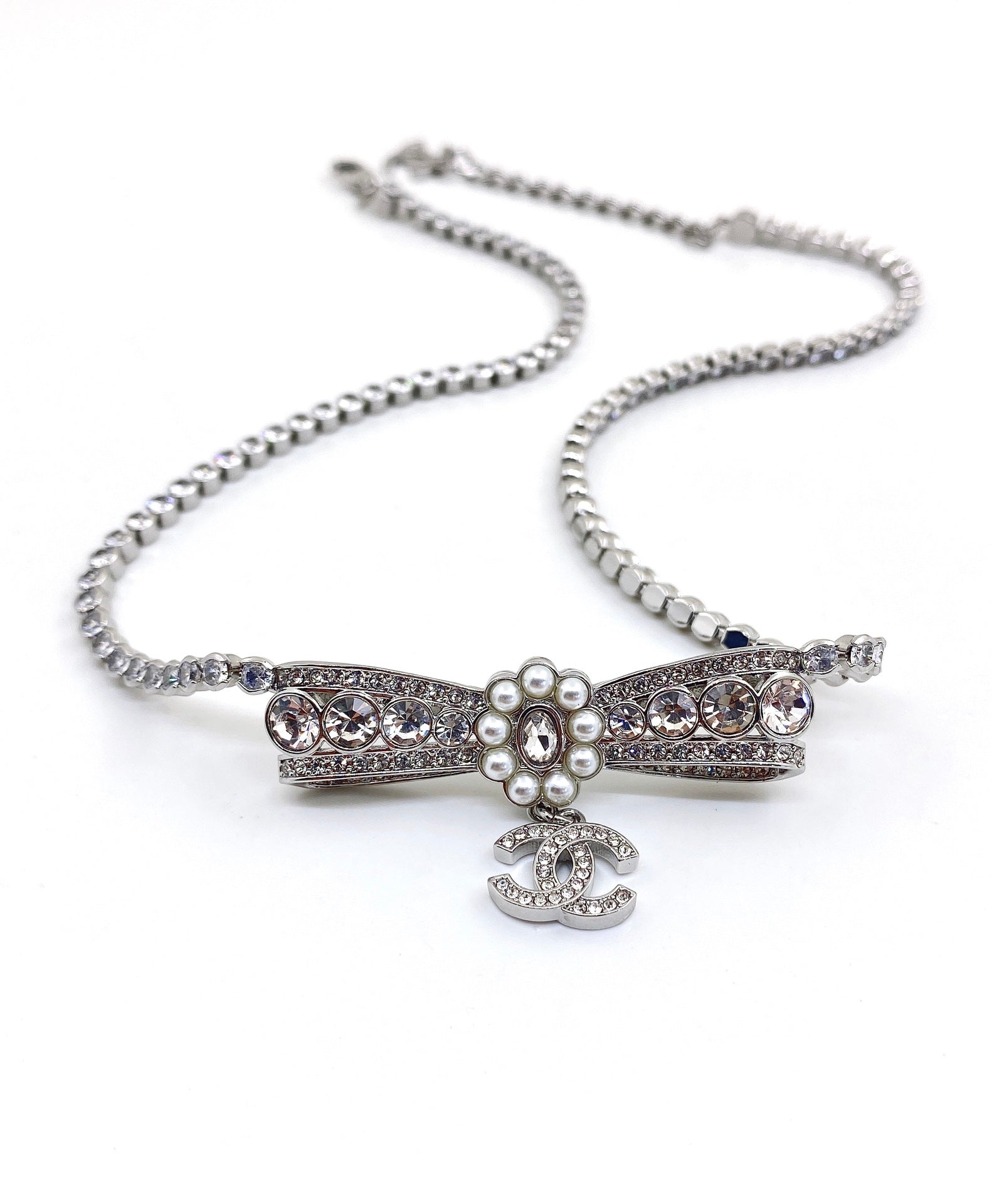 18K  Chanel Diamonds Bow Tie Necklace