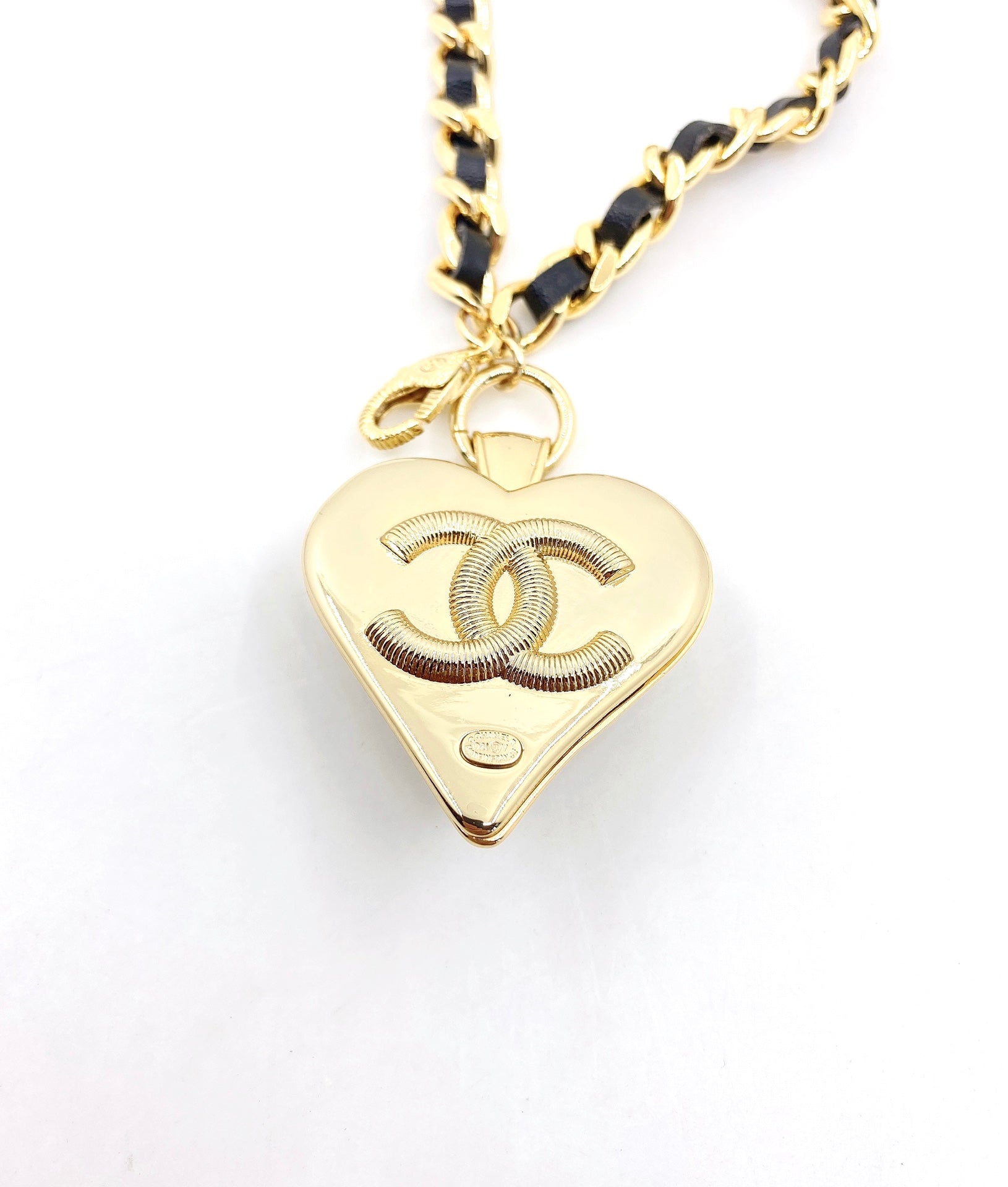 18K  Chanel Heart Pendant Necklace